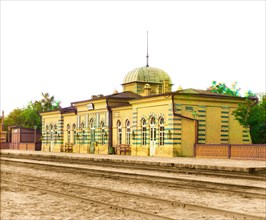 Village of Farab, Turkmenistan; Railroad station and tracks, between 1905 and 1915. Creator: Sergey Mikhaylovich Prokudin-Gorsky.