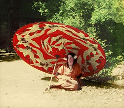 Woman sitting under a parasol, between 1905 and 1915.  Creator: Sergey Mikhaylovich Prokudin-Gorsky.