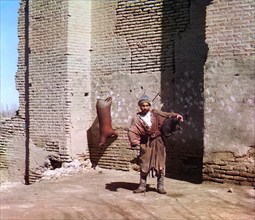 Water-carrier, Samarkand, between 1905 and 1915. Creator: Sergey Mikhaylovich Prokudin-Gorsky.