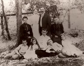 Briner Yuliy Ivanovich with his wife Natalya Iosifovna, sons Leonid, Boris, Felix, daughter..., 1900 Creator: Unknown.