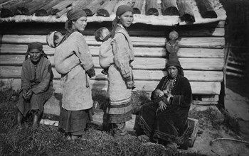Young Shoria Women with Children, 1913. Creator: GI Ivanov.