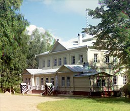 Palace in the village of Borodino, 1911. Creator: Sergey Mikhaylovich Prokudin-Gorsky.