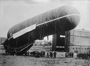Observation balloon, U.S.A., 9 Dec 1917. Creator: Bain News Service.