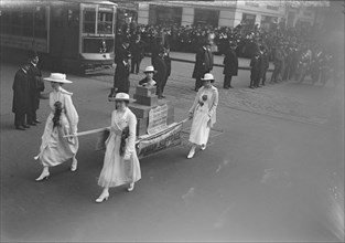 Suf. [i.e. suffrage] parade, 1917. Creator: Bain News Service.