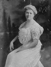 Mrs. Robt. Gamble seated, 1910. Creator: Bain News Service.