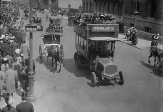 5th Ave. N.Y.C., between c1910 and c1915. Creator: Bain News Service.