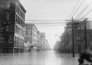 Flooded warehouses Elm St. looking north, Cincinnati, Ohio, between c1910 and c1915. Creator: Bain News Service.