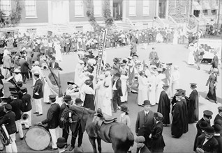 Suffrage Paraders, N.Y., between c1910 and c1915. Creator: Bain News Service.