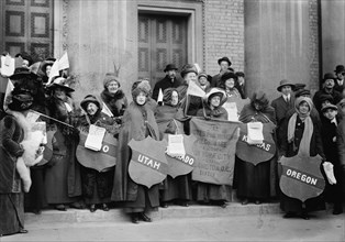 Suffrage hikers collecting, 1913. Creator: Bain News Service.