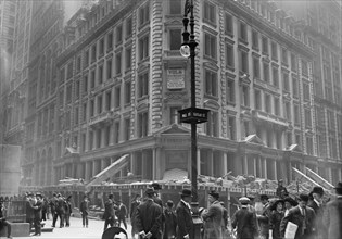 Tearing down Morgan bldg., 1913. Creator: Bain News Service.