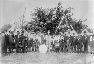 Under blue and gray - Gettysburg, 1913. Creator: Bain News Service.