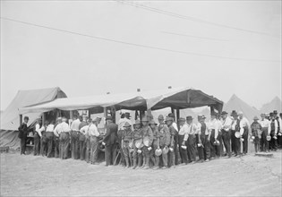 Dinner Time - Gettysburg, 1913. Creator: Bain News Service.