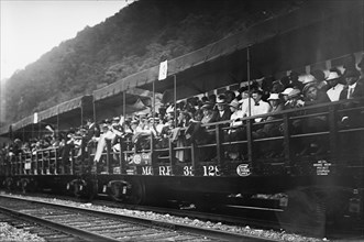 Observation train, Po'keepsie, 1913. Creator: Bain News Service.