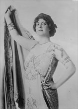 Lois Ewell, 1913. Creator: Bain News Service.