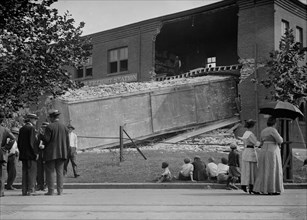 B&O RR wreck - Wash., between c1910 and c1915. Creator: Bain News Service.