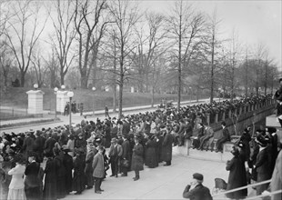 Crowd at White House, between c1910 and c1915. Creator: Bain News Service.
