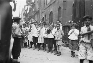 N.Y. school - Italians, between c1910 and c1915. Creator: Bain News Service.