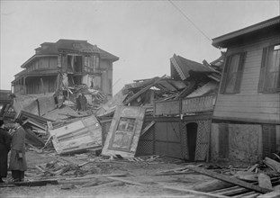 Seabright - storm damage - Octagon Hotel, 1914. Creator: Bain News Service.
