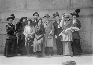 Mrs. W.J. Gaynor, Ruth [Gaynor], Rufus [Gaynor], Helen [Gaynor], Cary Waldroth, Mrs. E. May..., 1914 Creator: Bain News Service.