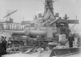 NEW YORK -- 14' guns forward, between c1910 and c1915. Creator: Bain News Service.