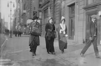 Sunday, 5th Ave., between c1910 and c1915. Creator: Bain News Service.