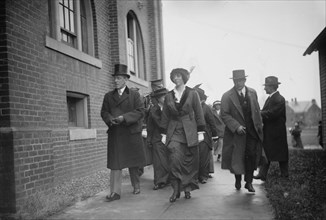 Pres. Wilson & Eleanor return from White Sulphur, 4/20/14, 1914. Creator: Bain News Service.