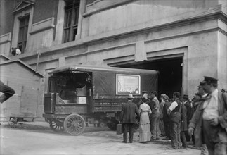 Loading gold truck, 9/8/15, 1915. Creator: Bain News Service.