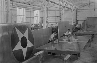 Assembling wings, 1917. Creator: Bain News Service.