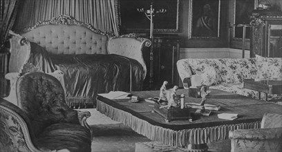 Buckingham Palace, London - the State bedroom for royal visitors, between c1915 and c1920. Creator: Bain News Service.