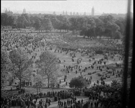 Crowd on Hyde Park, 1930s. Creator: British Pathe Ltd.