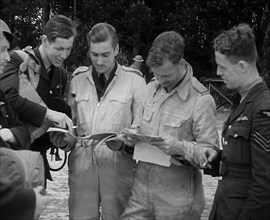 British Pilots Chatting, 1940. Creator: British Pathe Ltd.