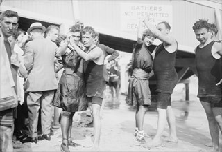 Beach Tango, Brighton, between c1910 and c1915. Creator: Bain News Service.