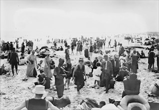 Long Beach, between c1910 and c1915. Creator: Bain News Service.