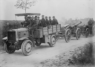 French Siege gun & motor tractor, between c1914 and c1915. Creator: Bain News Service.