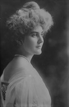 Bessie Yoakum, Mrs. F.R. Larkin, between c1910 and c1915. Creator: Bain News Service.