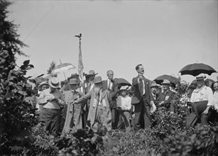 Sen. Moore of Penn. speaking at reunion - Bloody Angle - Gettysburg, 1913. Creator: Bain News Service.