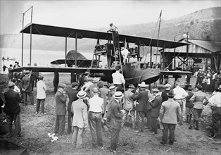 Assembling "AMERICA", 1914. Creator: Bain News Service.