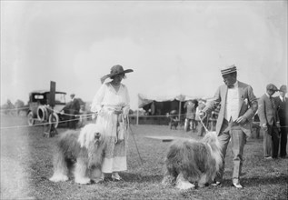 Tyler Morse and wife Allon Mae Fuller Morse, Islip, 1915. Creator: Bain News Service.