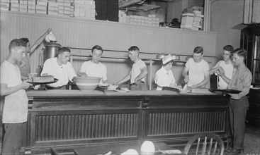 Making army cooks, Pratt Institute, between c1915 and c1920. Creator: Bain News Service.