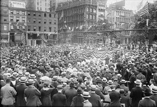 Union Square, 1916. Creator: Bain News Service.