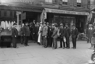 Waiting to register, 6/5/17, 1917. Creator: Bain News Service.