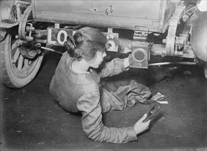 Woman worker, England, between c1915 and c1920. Creator: Bain News Service.