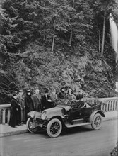 N.Y. tourists on Columbia River Highway, 1916. Creator: Bain News Service.