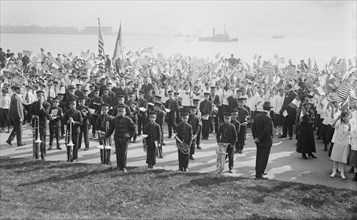 Raising flag of N.Y. City, 1916. Creator: Bain News Service.