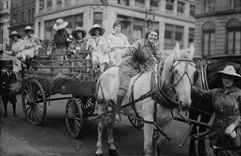 Women's Land Army, between c1915 and c1920. Creator: Bain News Service.