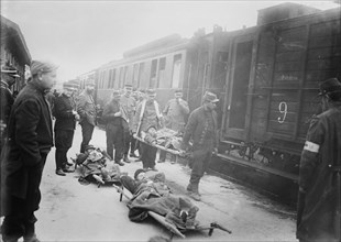 Wounded arrive at Chalons sur Marne, 1914. Creator: Bain News Service.