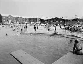 Linden Woods Swim Club, Howard Beach, 1959. Creator: Gottscho-Schleisner, Inc.