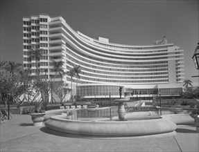 Fontainebleau Hotel, Miami Beach, Florida, 1955. Creators: Gottscho-Schleisner, Inc, Morris Lapidus.