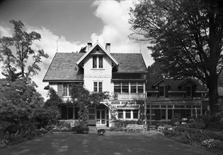 Childs Frick, residence in Roslyn, Long Island, New York, 1945. Creator: Gottscho-Schleisner, Inc.