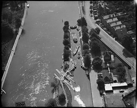 Molesey Lock, East Molesey, Surrey, c1930s. Creator: Arthur William Hobart.